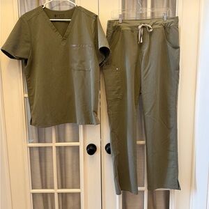 Figs Women's Heathered Olive XL Top Kade Cargo Large TALL pants EUC